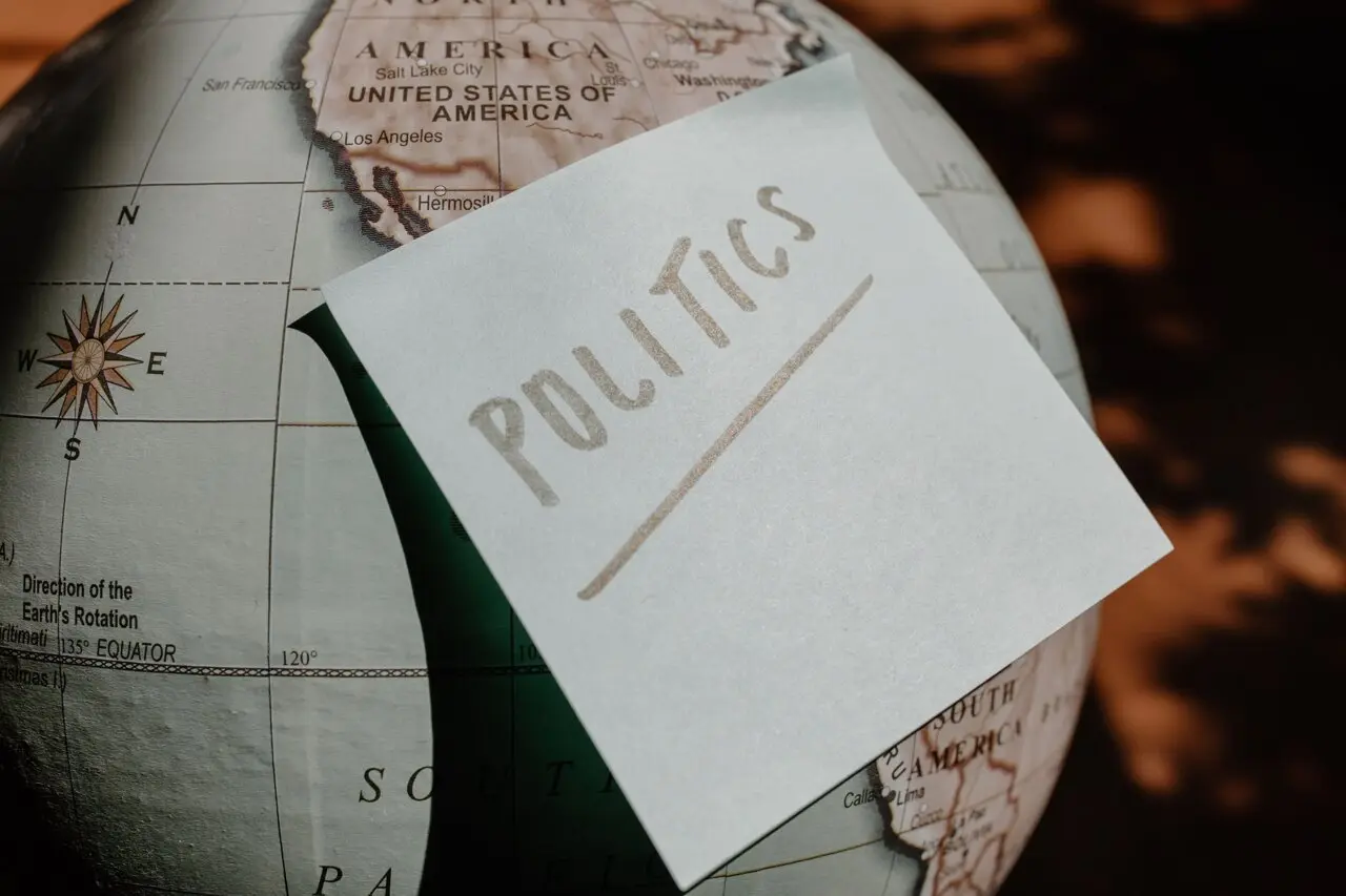 Cum divide polarizarea politică mediul de afaceri