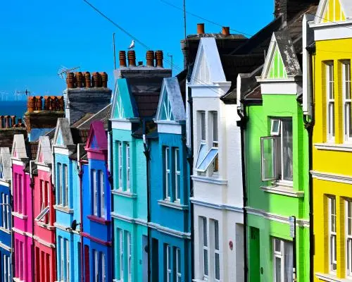 Piața imobiliară din Marea Britanie frânează pe fondul creditelor scumpe